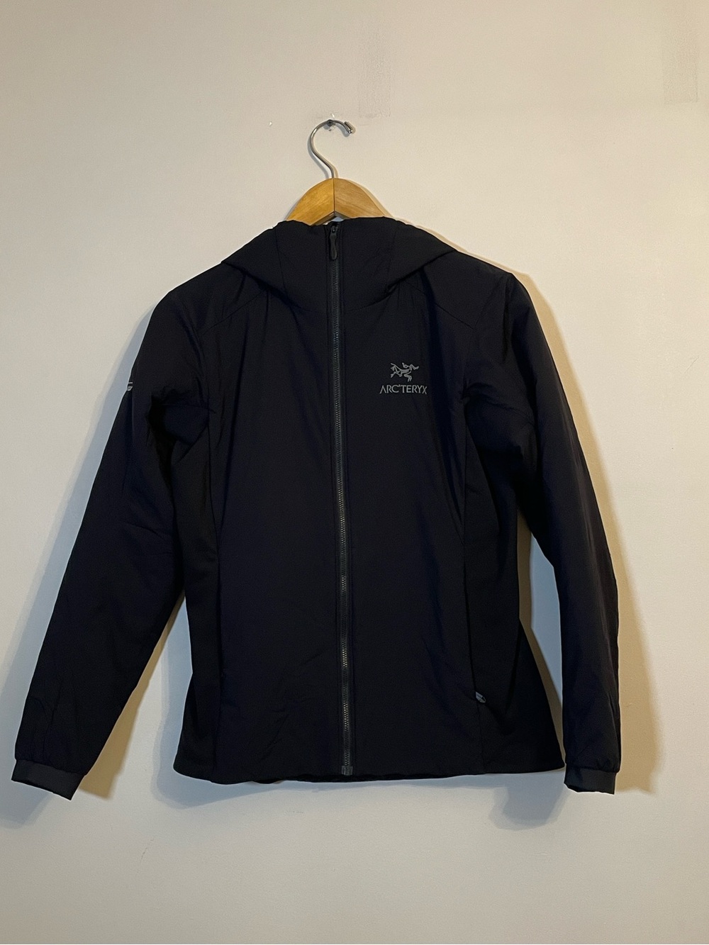 Arc’teryx Women’s Black Insulated Hooded Jacket Size S Deutsch Family Wine &